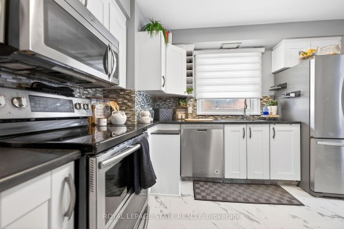 624 Upper Ottawa Street, Hamilton, ON - Indoor Photo Showing Kitchen