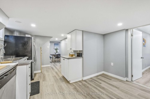 624 Upper Ottawa Street, Hamilton, ON - Indoor Photo Showing Kitchen