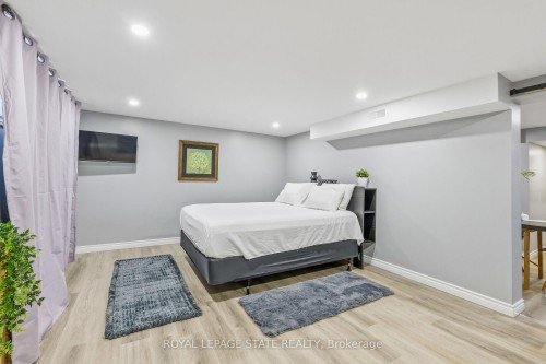 624 Upper Ottawa Street, Hamilton, ON - Indoor Photo Showing Bedroom