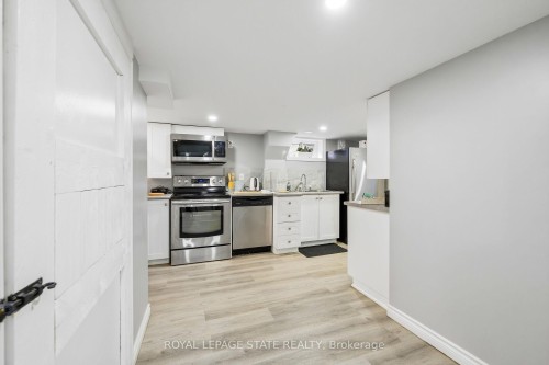 624 Upper Ottawa Street, Hamilton, ON - Indoor Photo Showing Kitchen