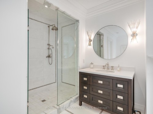 64 Old Forest Hill Road, Toronto, ON - Indoor Photo Showing Bathroom