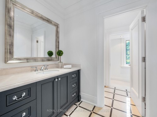 64 Old Forest Hill Road, Toronto, ON - Indoor Photo Showing Bathroom