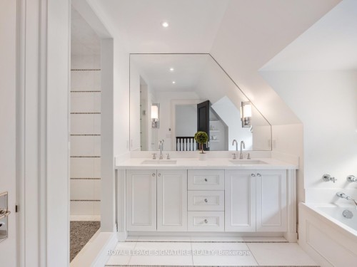 64 Old Forest Hill Road, Toronto, ON - Indoor Photo Showing Bathroom
