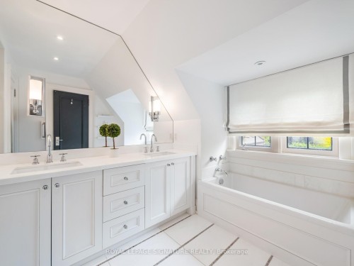 64 Old Forest Hill Road, Toronto, ON - Indoor Photo Showing Bathroom