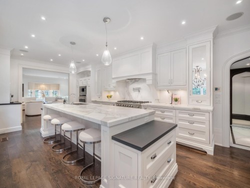 64 Old Forest Hill Road, Toronto, ON - Indoor Photo Showing Kitchen With Upgraded Kitchen