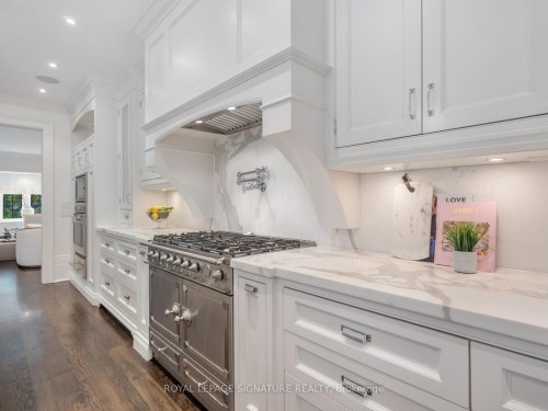 64 Old Forest Hill Road, Toronto, ON - Indoor Photo Showing Kitchen With Upgraded Kitchen