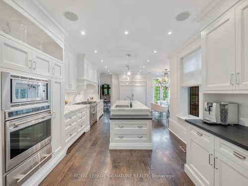 64 Old Forest Hill Road, Toronto, ON - Indoor Photo Showing Kitchen With Upgraded Kitchen