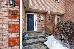 15 LANCASTER COURT  Georgina, ON L4P 4A1