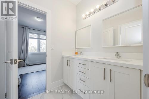 955 Eighth Street, Mississauga, ON - Indoor Photo Showing Bathroom