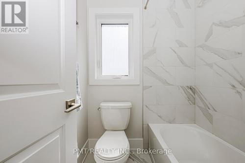 955 Eighth Street, Mississauga, ON - Indoor Photo Showing Bathroom