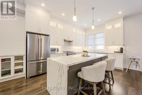 955 Eighth Street, Mississauga, ON - Indoor Photo Showing Kitchen With Upgraded Kitchen