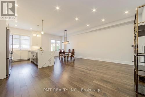 955 Eighth Street, Mississauga, ON - Indoor Photo Showing Kitchen