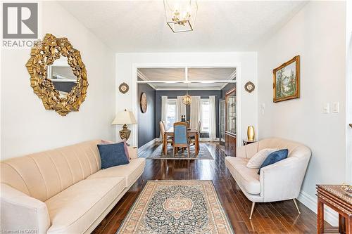 1989 Quarrier Road, London, ON - Indoor Photo Showing Living Room