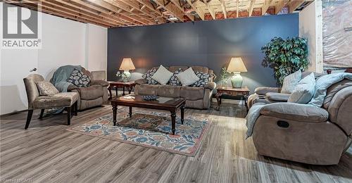 1989 Quarrier Road, London, ON - Indoor Photo Showing Living Room