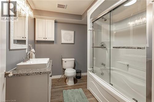 1989 Quarrier Road, London, ON - Indoor Photo Showing Bathroom