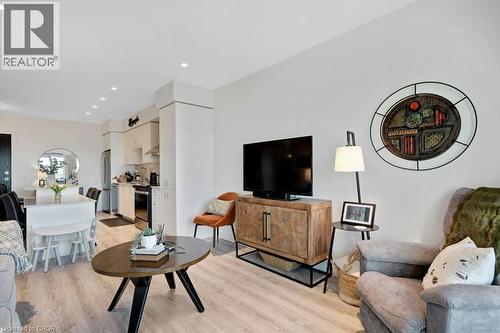 50 Grand Avenue S Unit# 712, Cambridge, ON - Indoor Photo Showing Living Room