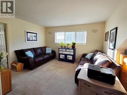 452 Forest Crowne Rise, Kimberley, BC - Indoor Photo Showing Living Room