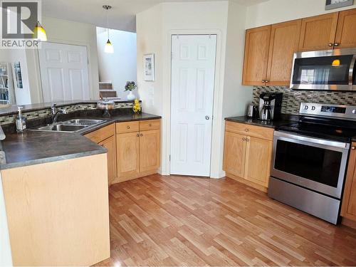 452 Forest Crowne Rise, Kimberley, BC - Indoor Photo Showing Kitchen With Double Sink