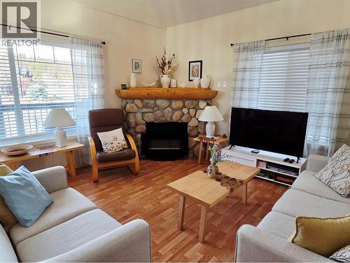 452 Forest Crowne Rise, Kimberley, BC - Indoor Photo Showing Living Room With Fireplace