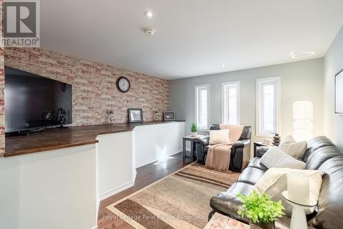 4680 Mcleod Road, Burlington, ON - Indoor Photo Showing Living Room