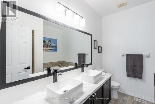4680 Mcleod Road, Burlington, ON - Indoor Photo Showing Bathroom