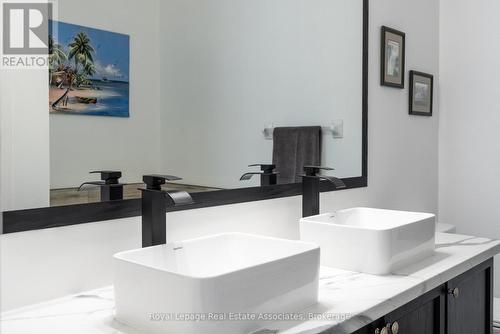 4680 Mcleod Road, Burlington, ON - Indoor Photo Showing Bathroom