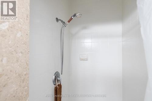 4680 Mcleod Road, Burlington, ON - Indoor Photo Showing Bathroom