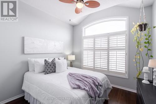 4680 Mcleod Road, Burlington, ON - Indoor Photo Showing Bedroom