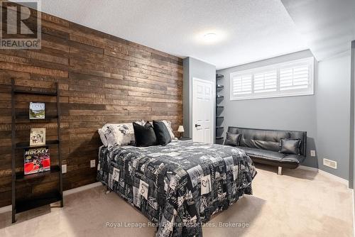 4680 Mcleod Road, Burlington, ON - Indoor Photo Showing Bedroom