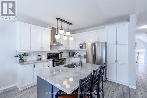 4680 Mcleod Road, Burlington, ON - Indoor Photo Showing Kitchen With Upgraded Kitchen