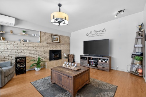 Salon - 71 45E Avenue, Saint-Eustache, QC - Indoor Photo Showing Living Room With Fireplace
