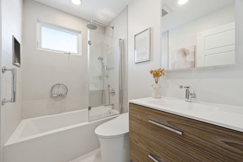 Salle de bains - 2118 Rue De Murcie, Laval (Vimont), QC - Indoor Photo Showing Bathroom