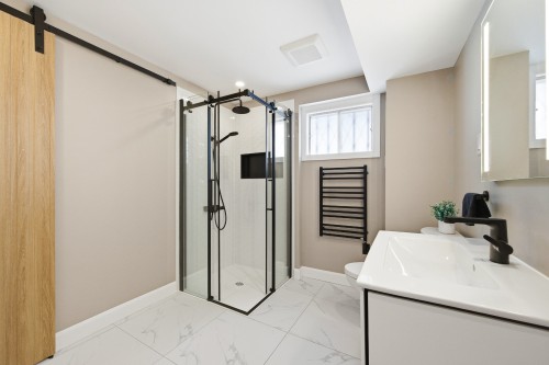 Salle de bains - 2118 Rue De Murcie, Laval (Vimont), QC - Indoor