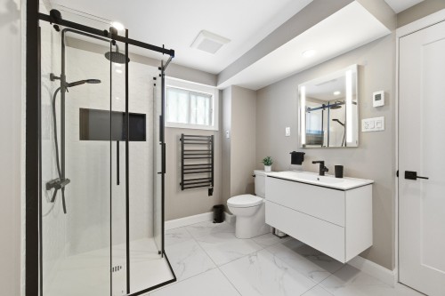 Salle de bains - 2118 Rue De Murcie, Laval (Vimont), QC - Indoor Photo Showing Bathroom