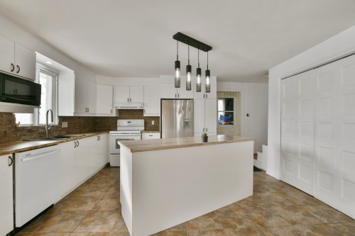 Cuisine - 1811 Ch. Beaudoin, L'Assomption, QC - Indoor Photo Showing Kitchen