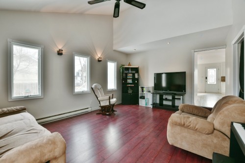 Salon - 1811 Ch. Beaudoin, L'Assomption, QC - Indoor Photo Showing Living Room