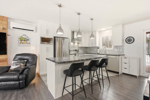 Living Room - 1030 Rue Des Saumons, Sainte-Marie-De-Blandford, QC - Indoor