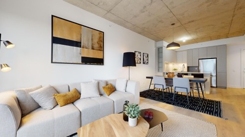 Salon - 511-9290 Av. Dubuisson, Montréal (Mercier/Hochelaga-Maisonneuve), QC - Indoor