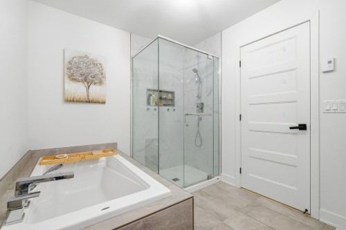 Salle de bains - 4129 Rue Bernard-Hubert, Longueuil (Saint-Hubert), QC - Indoor Photo Showing Bathroom