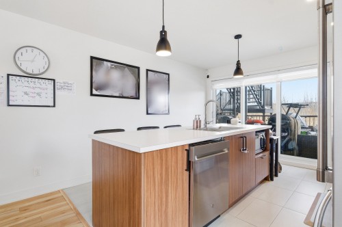 Cuisine - 4129 Rue Bernard-Hubert, Longueuil (Saint-Hubert), QC - Indoor Photo Showing Kitchen