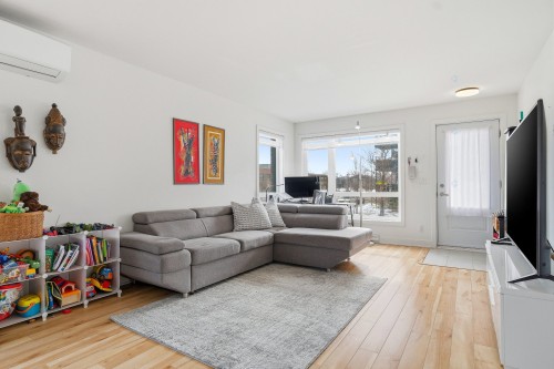 Salon - 4129 Rue Bernard-Hubert, Longueuil (Saint-Hubert), QC - Indoor Photo Showing Living Room