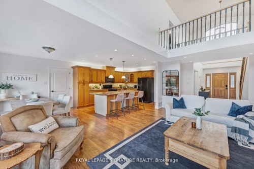 5359 Eighth Line, Erin, ON - Indoor Photo Showing Living Room