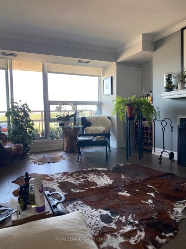 1607-1359 White Oaks Boulevard, Oakville, ON - Indoor Photo Showing Living Room