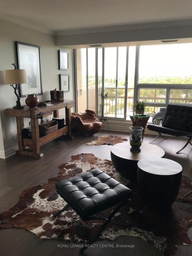 1607-1359 White Oaks Boulevard, Oakville, ON - Indoor Photo Showing Living Room
