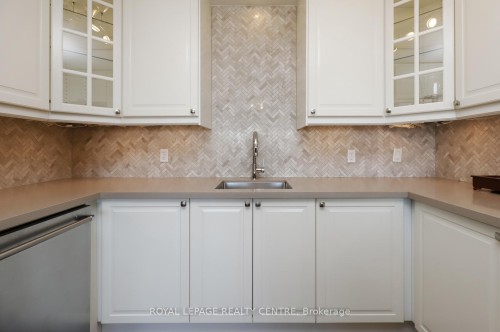 1607-1359 White Oaks Boulevard, Oakville, ON - Indoor Photo Showing Kitchen