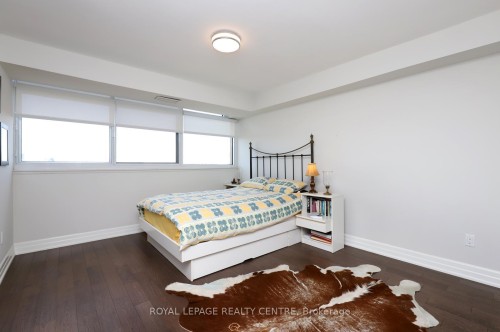 1607-1359 White Oaks Boulevard, Oakville, ON - Indoor Photo Showing Bedroom