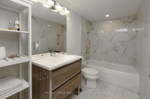 1607-1359 White Oaks Boulevard, Oakville, ON - Indoor Photo Showing Bathroom