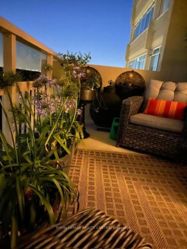 1607-1359 White Oaks Boulevard, Oakville, ON - Outdoor