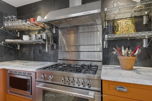 22 Rice Drive, King, ON - Indoor Photo Showing Kitchen