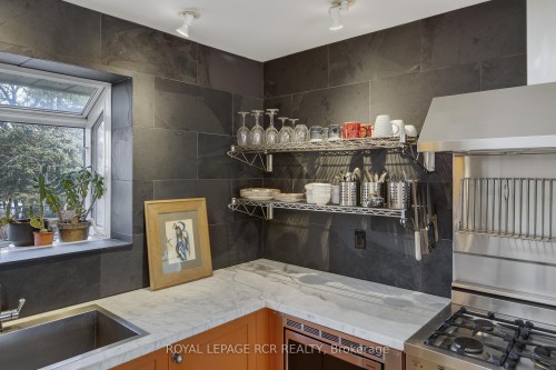 22 Rice Drive, King, ON - Indoor Photo Showing Kitchen